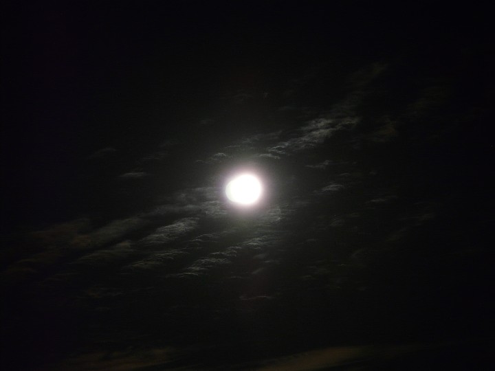 Mond um 02:23 MESZ