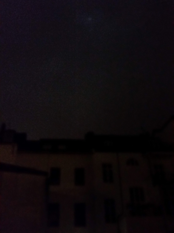 Mond hinter Wolken, 00:00 MEZ